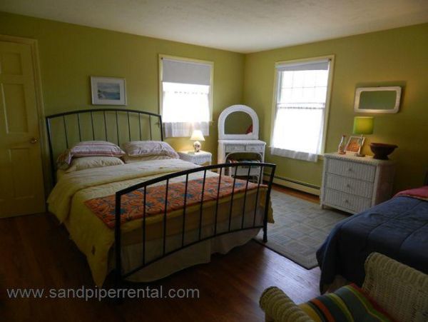 Cape Cod Home 995176