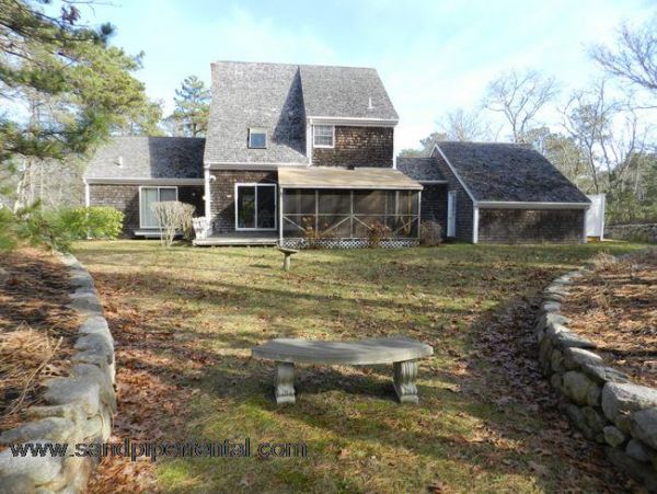 Cape Cod Home 995176
