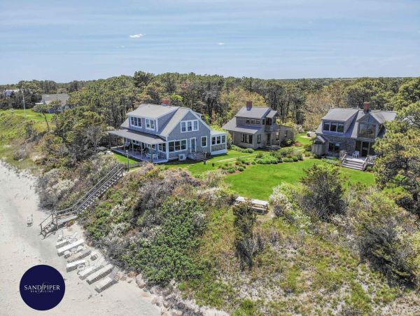 Cape Cod Home 995177