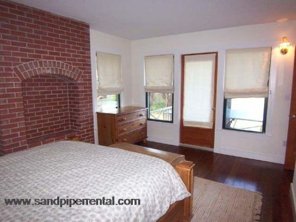 Cape Cod Home 995177