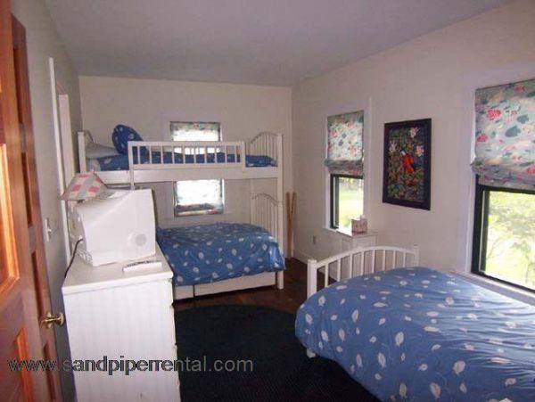 Cape Cod Home 995177