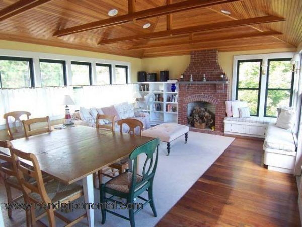 Cape Cod Home 995177