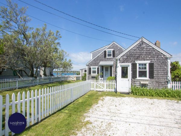 Cape Cod Home 995178