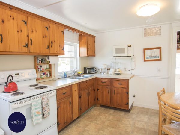 Cape Cod Home 995178