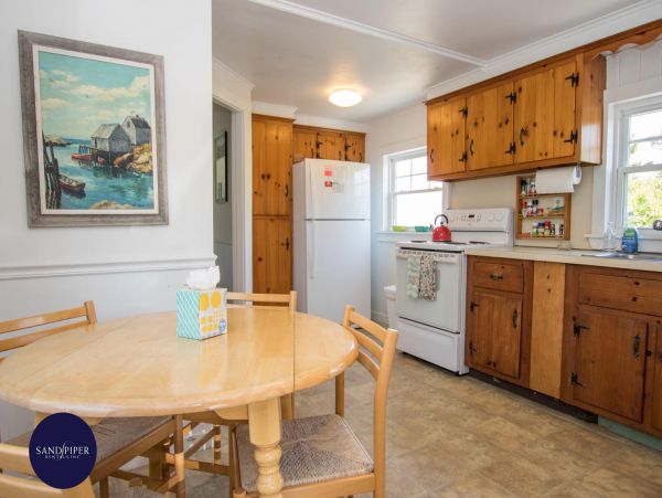 Cape Cod Home 995178