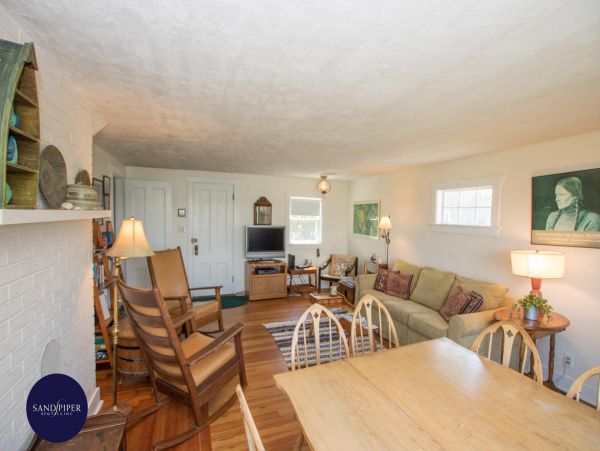 Cape Cod Home 995178