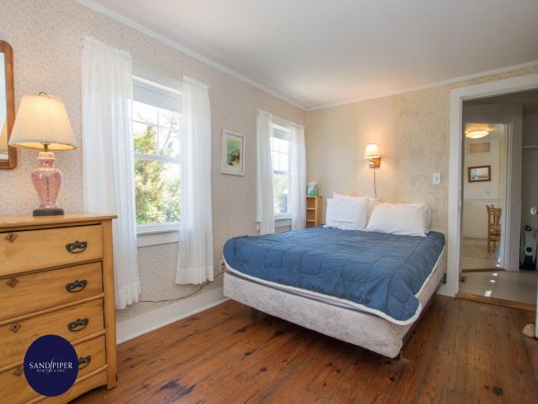 Cape Cod Home 995178