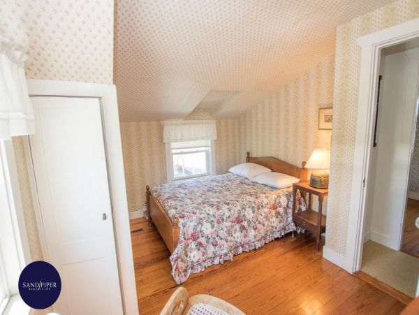 Cape Cod Home 995178