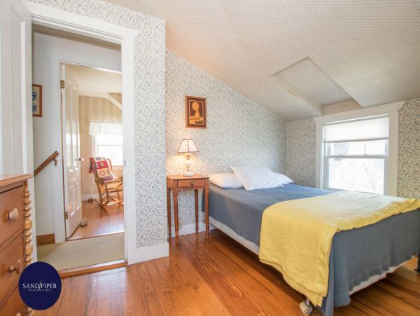 Cape Cod Home 995178