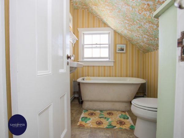 Cape Cod Home 995178