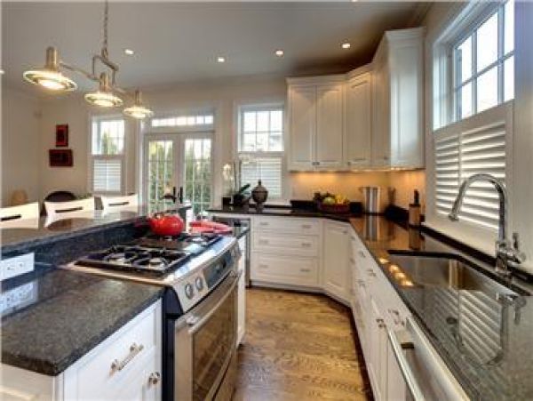 Cape Cod Home 995179