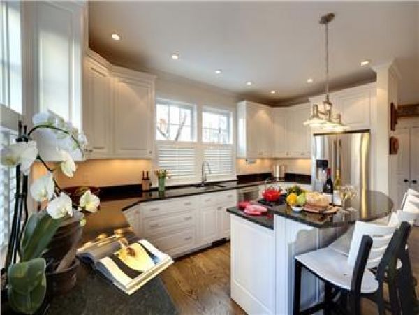 Cape Cod Home 995179