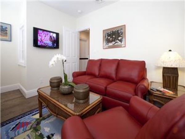 Cape Cod Home 995179