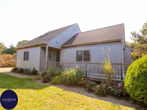 Cape Cod Home 995180