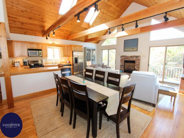 Cape Cod Home 995180