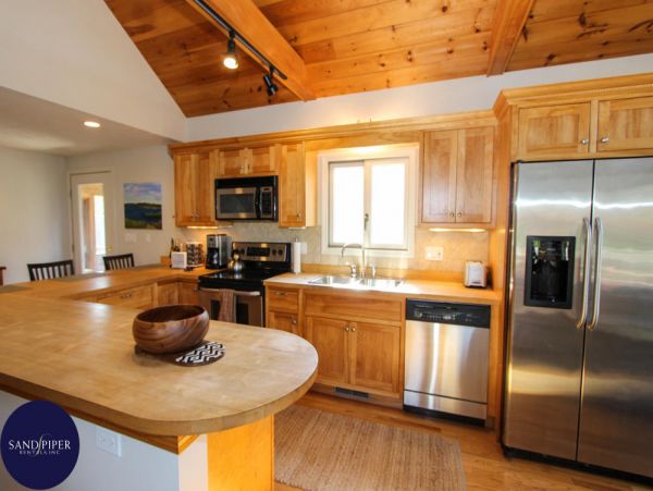 Cape Cod Home 995180