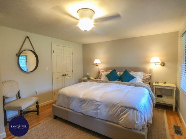 Cape Cod Home 995180