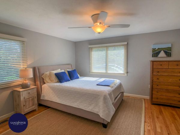 Cape Cod Home 995180