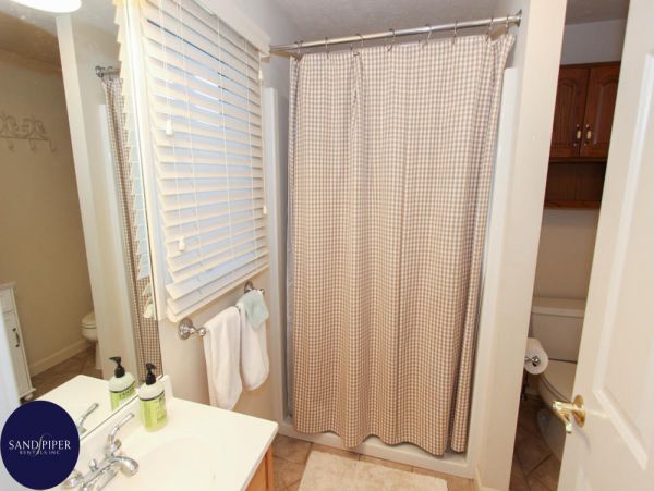 Cape Cod Home 995180
