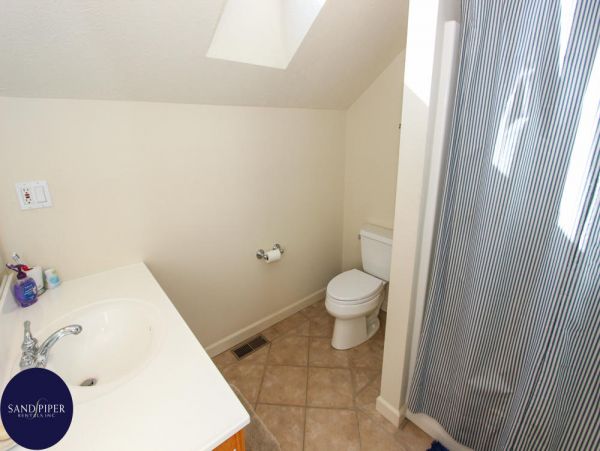 Cape Cod Home 995180