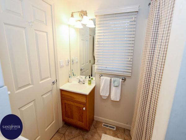 Cape Cod Home 995180