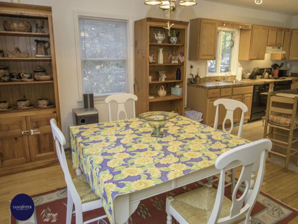Cape Cod Home 995181