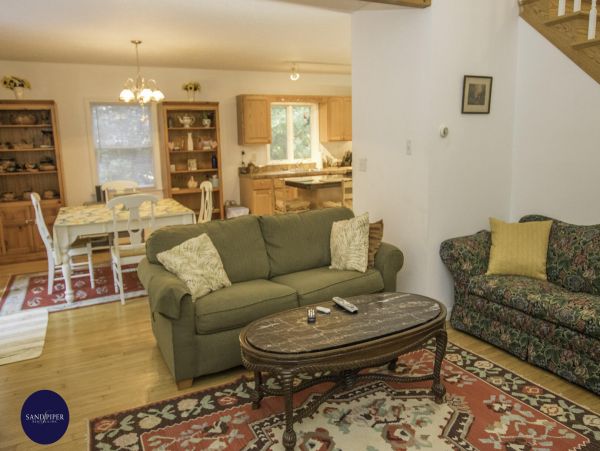 Cape Cod Home 995181