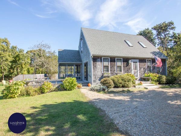 Cape Cod Home 995182