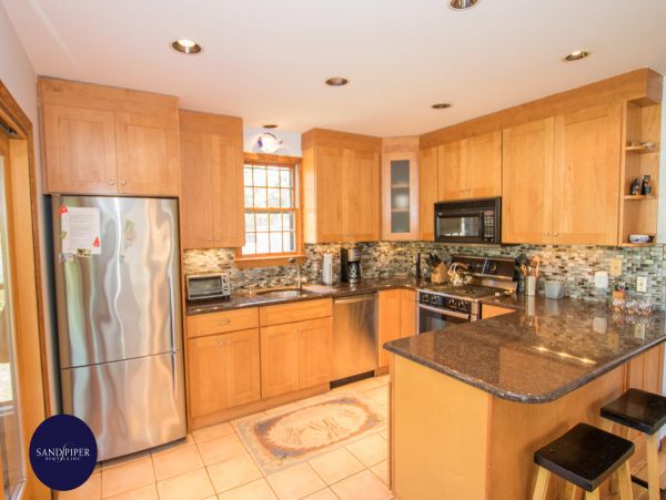 Cape Cod Home 995182