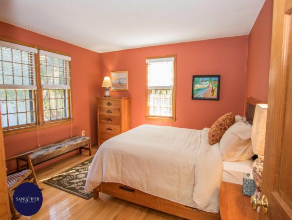Cape Cod Home 995182