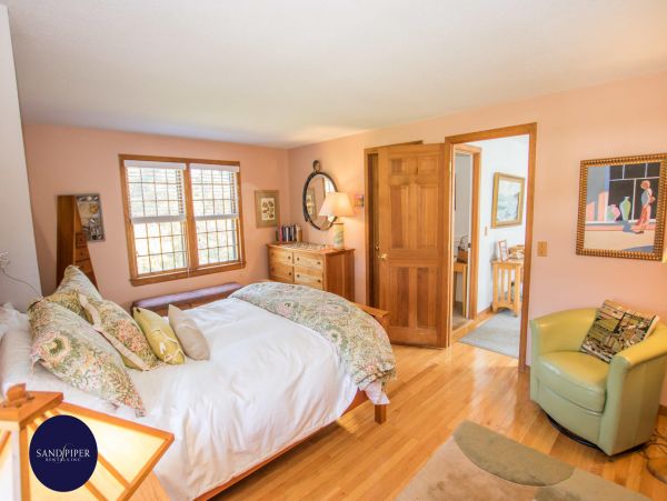 Cape Cod Home 995182