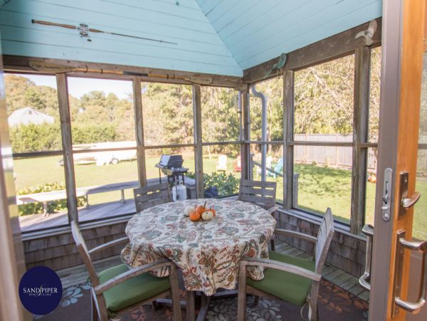 Cape Cod Home 995182