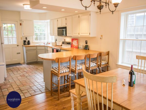 Cape Cod Home 995185