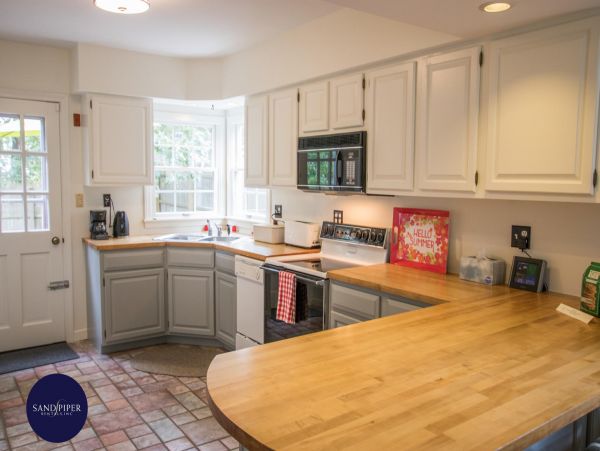 Cape Cod Home 995185