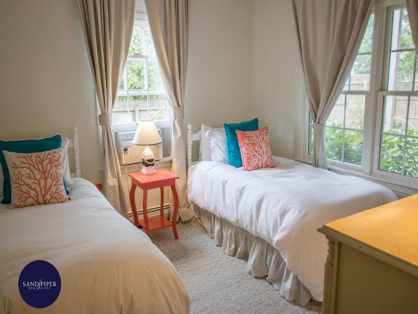 Cape Cod Home 995185