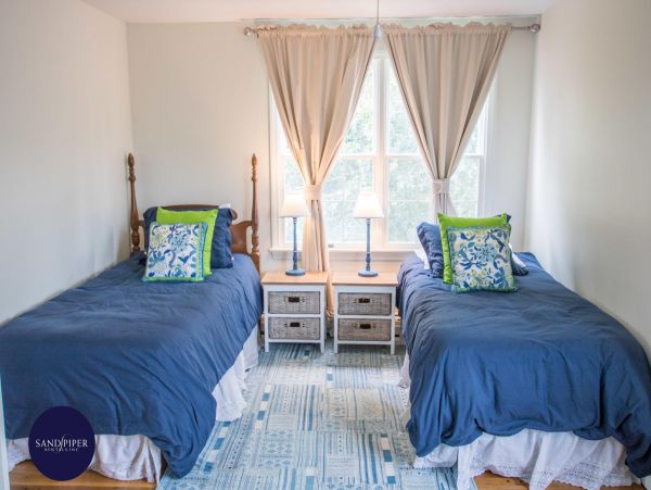 Cape Cod Home 995185