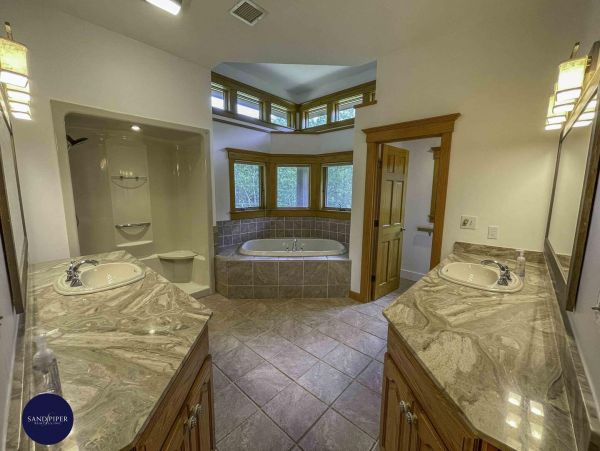 Cape Cod Home 995186