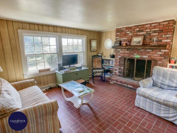 Cape Cod Home 995187