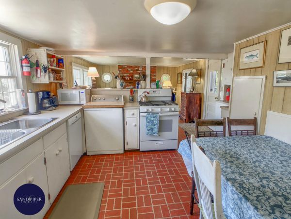 Cape Cod Home 995187