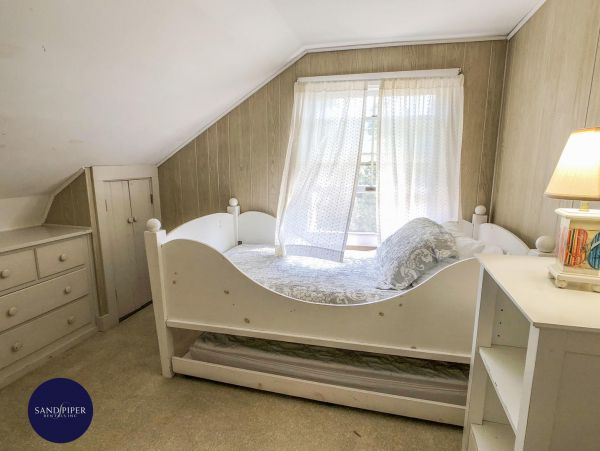 Cape Cod Home 995187