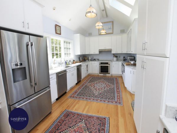 Cape Cod Home 995188