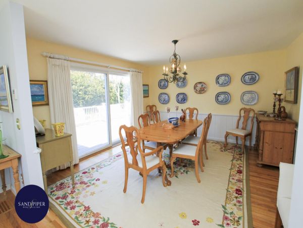 Cape Cod Home 995188
