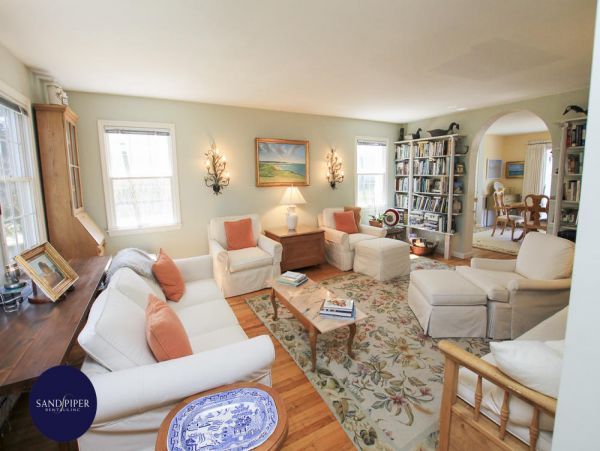 Cape Cod Home 995188