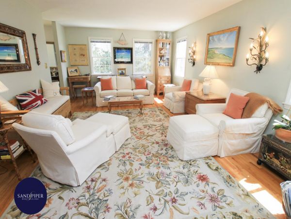 Cape Cod Home 995188