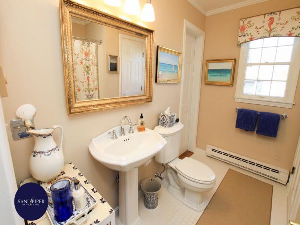 Cape Cod Home 995188