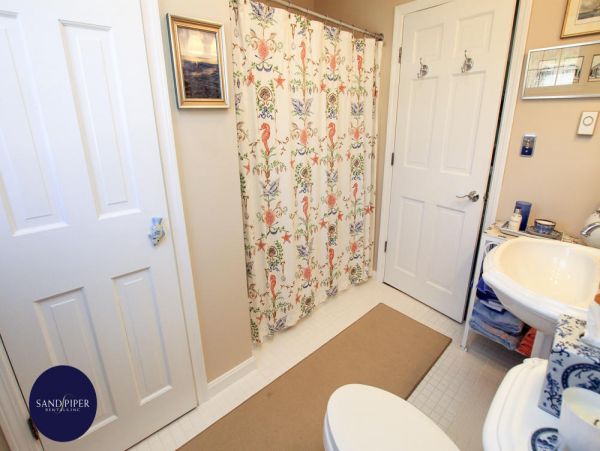 Cape Cod Home 995188