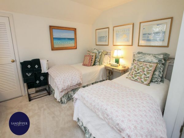 Cape Cod Home 995188