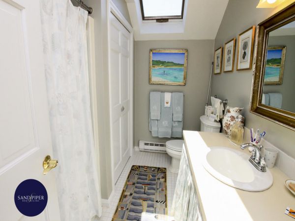 Cape Cod Home 995188