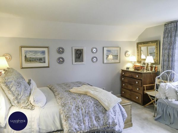 Cape Cod Home 995188