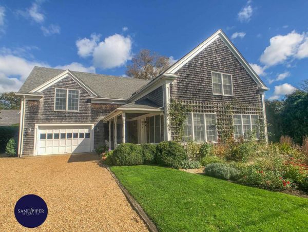 Cape Cod Home 995189